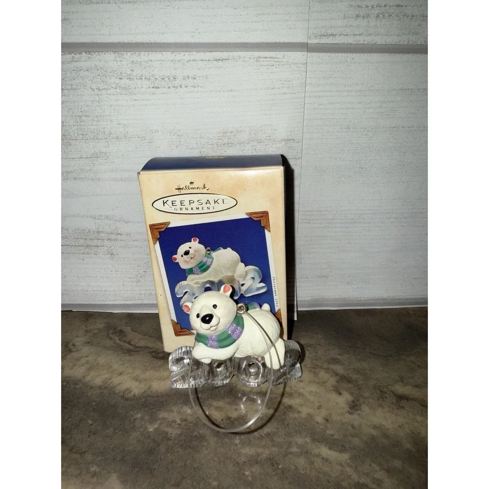 2002‎ Hallmark Cool Decade 3 Polar Bear Keepsake Ornament IOB QX8016